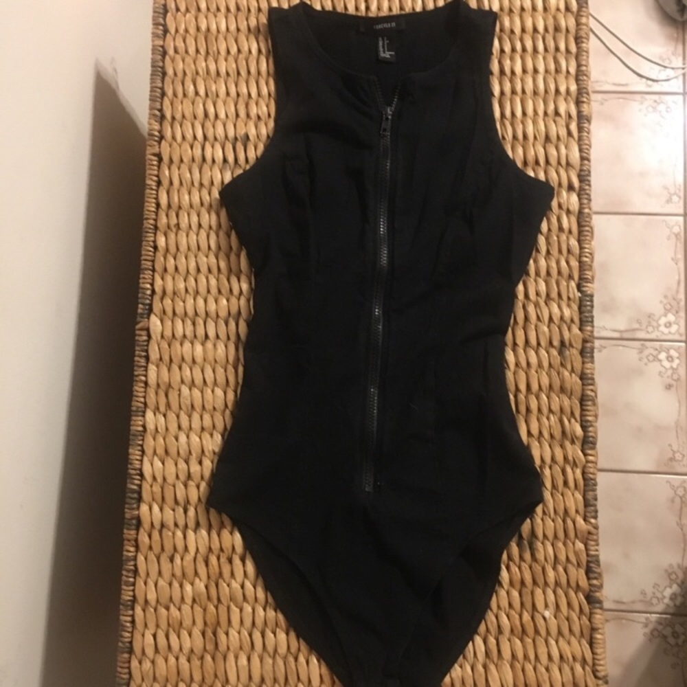 3️⃣for2️⃣5️⃣Forever21 Sleeveless Bodysuit w Zipper - Picture 1 of 6